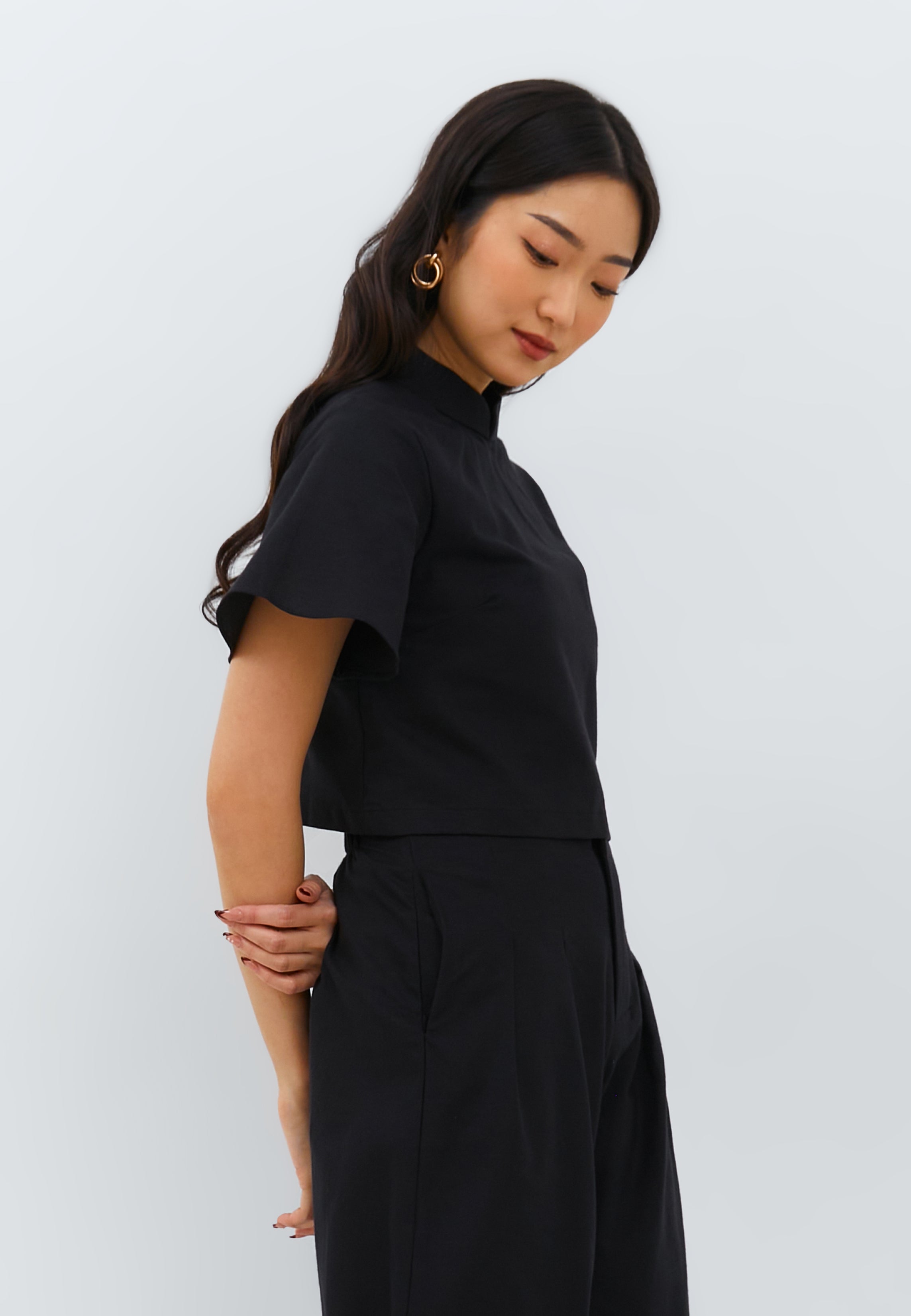 Linen Black Sleeve Crop Top