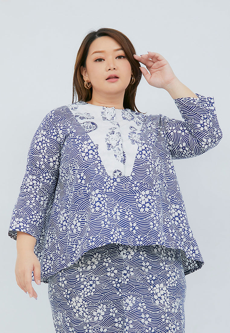 SAKURA さくら Navy Trapeze Shirt