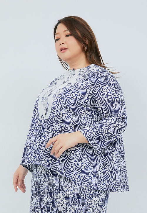 SAKURA さくら Navy Trapeze Shirt