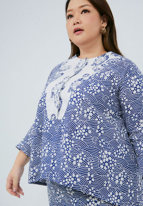 SAKURA さくら Navy Trapeze Shirt