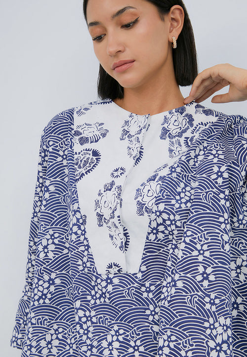SAKURA さくら Navy Trapeze Shirt