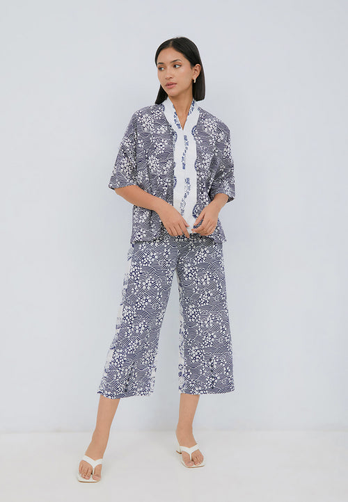 SAKURA さくら Navy 3/4 Sleeve Nyonya Top