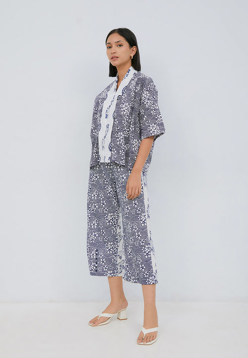 SAKURA さくら Navy 3/4 Sleeve Nyonya Top