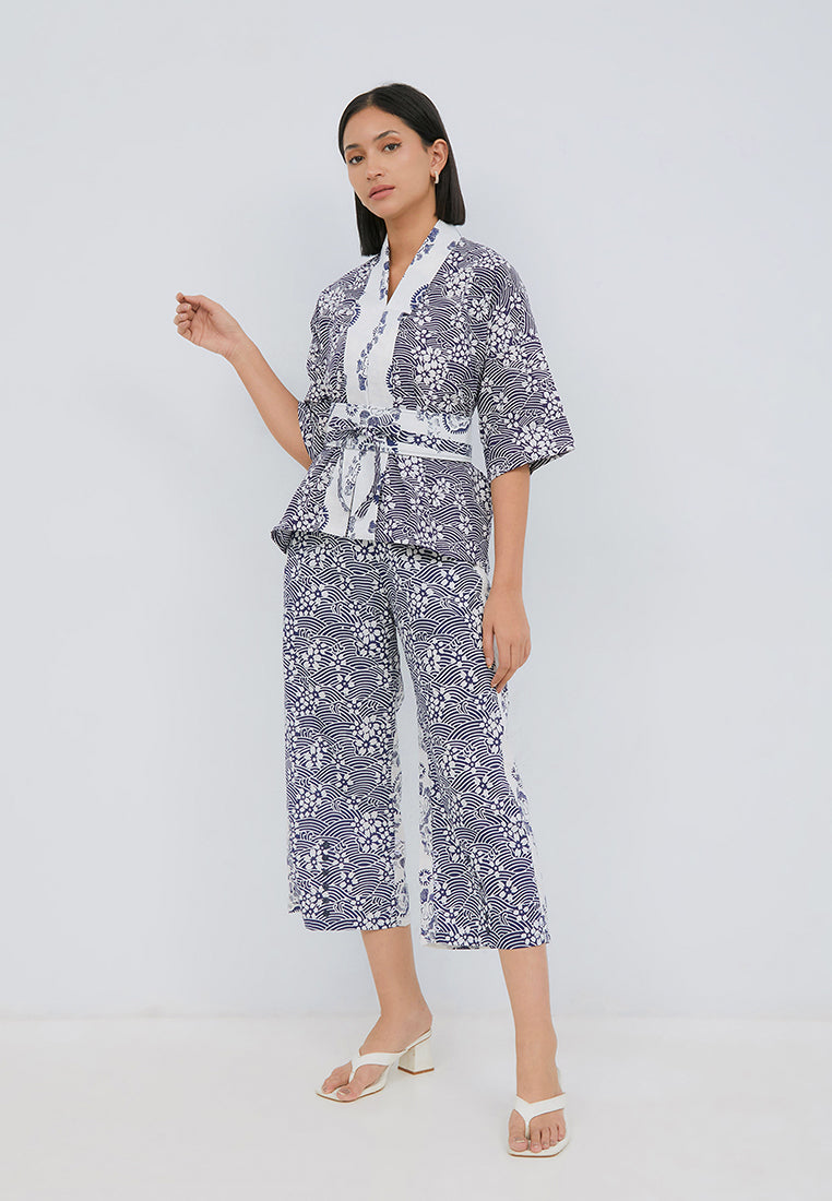 SAKURA さくら Navy 3/4 Sleeve Nyonya Top