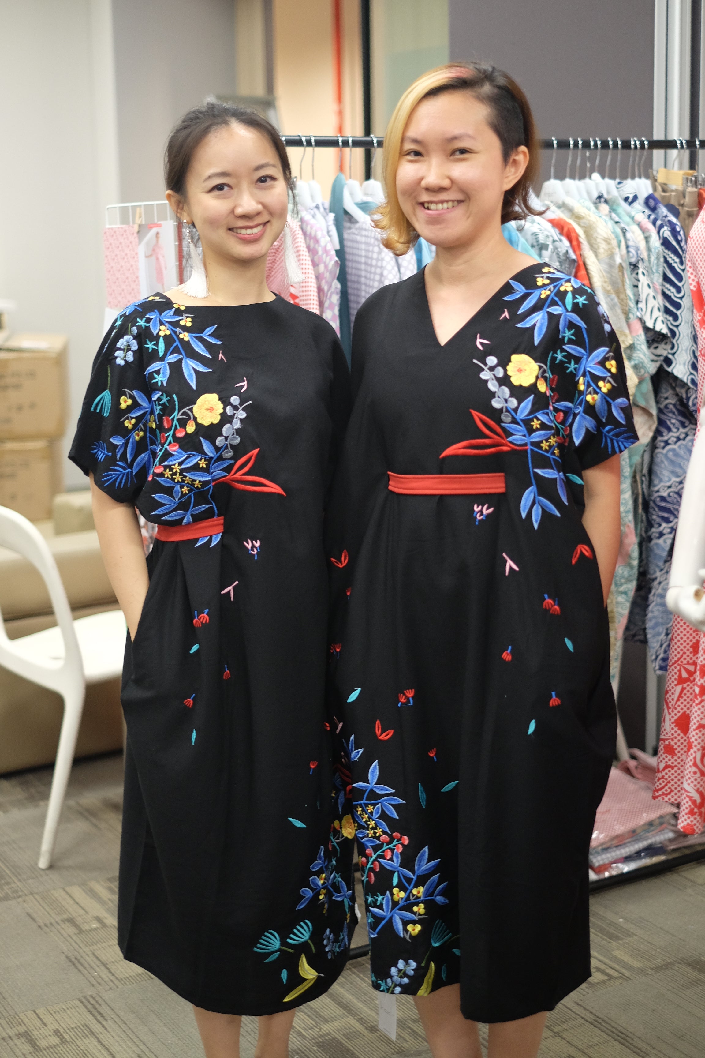 BLACK 花 HANA Embroidery Midi Kimono Dress