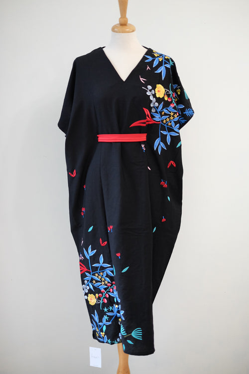 BLACK 花 HANA Embroidery Midi Kimono Dress