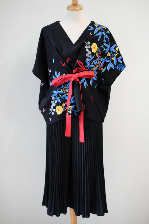 BLACK 花 HANA Embroidery Multiway Top