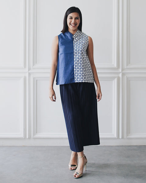 KAWUNG X NAVY Asymmetrical Top BATIK