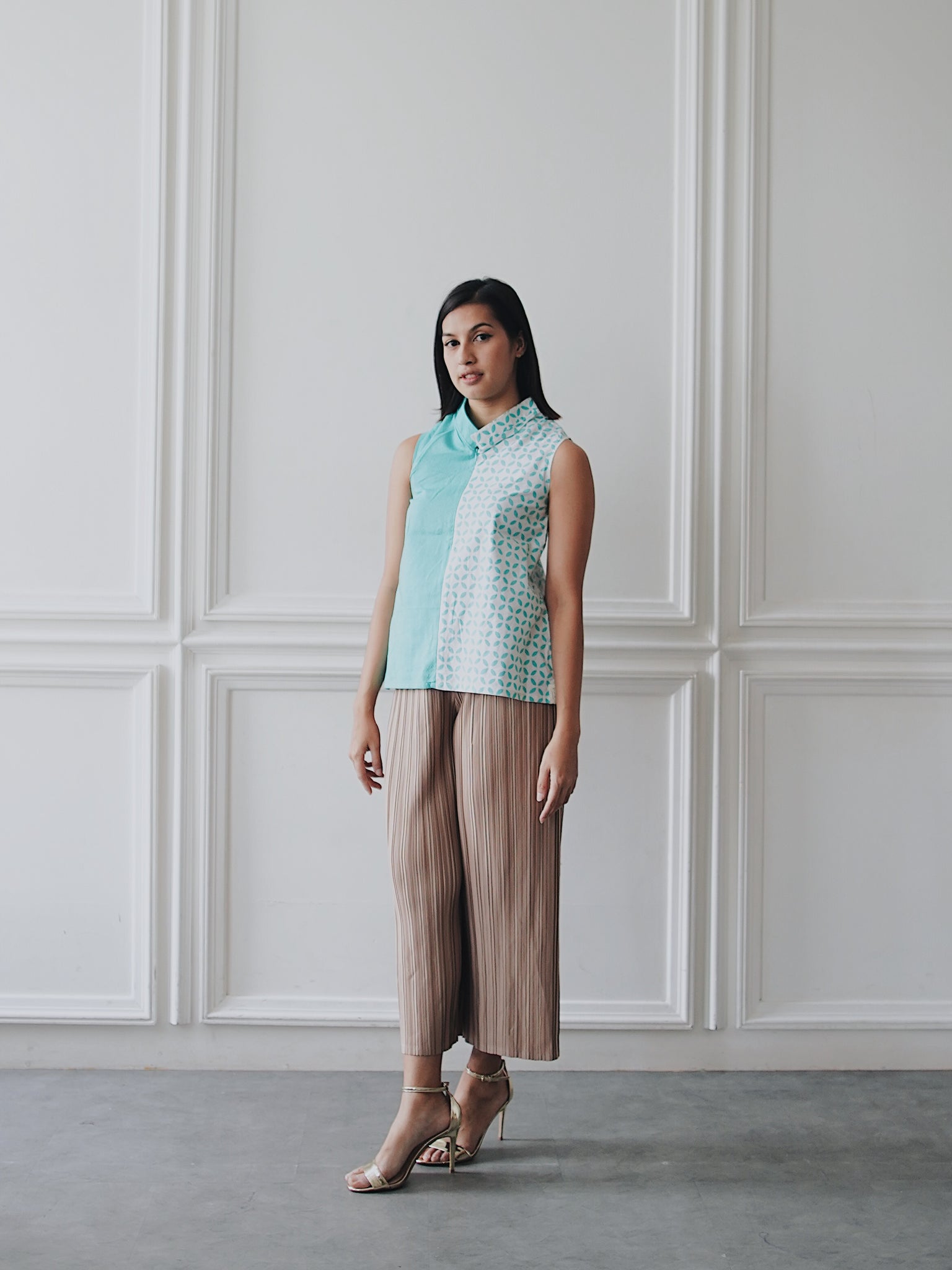 KAWUNG X MINT Asymmetrical Top BATIK