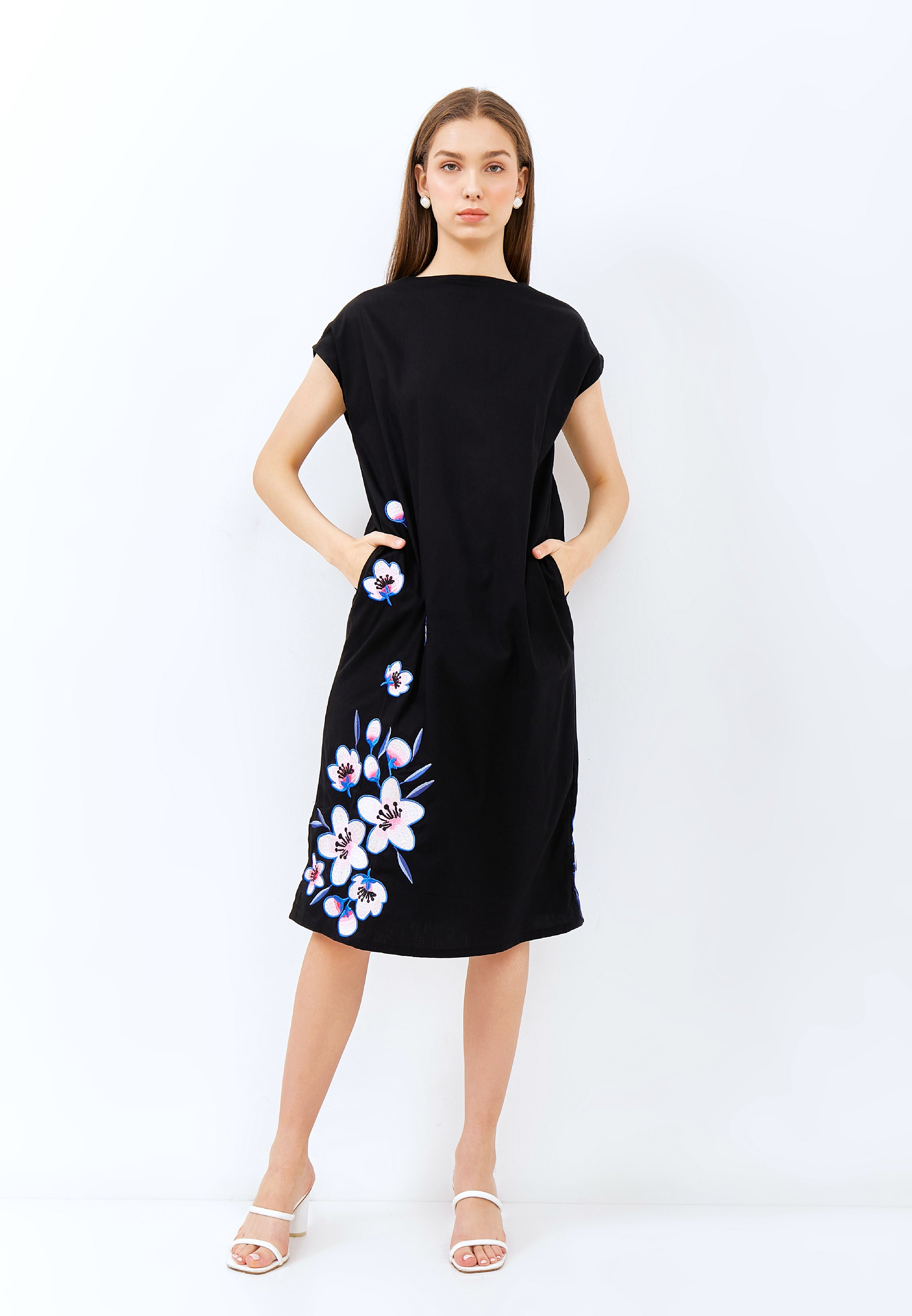 CHERRY BLOSSOM Embroidery Black Kimono Straight
