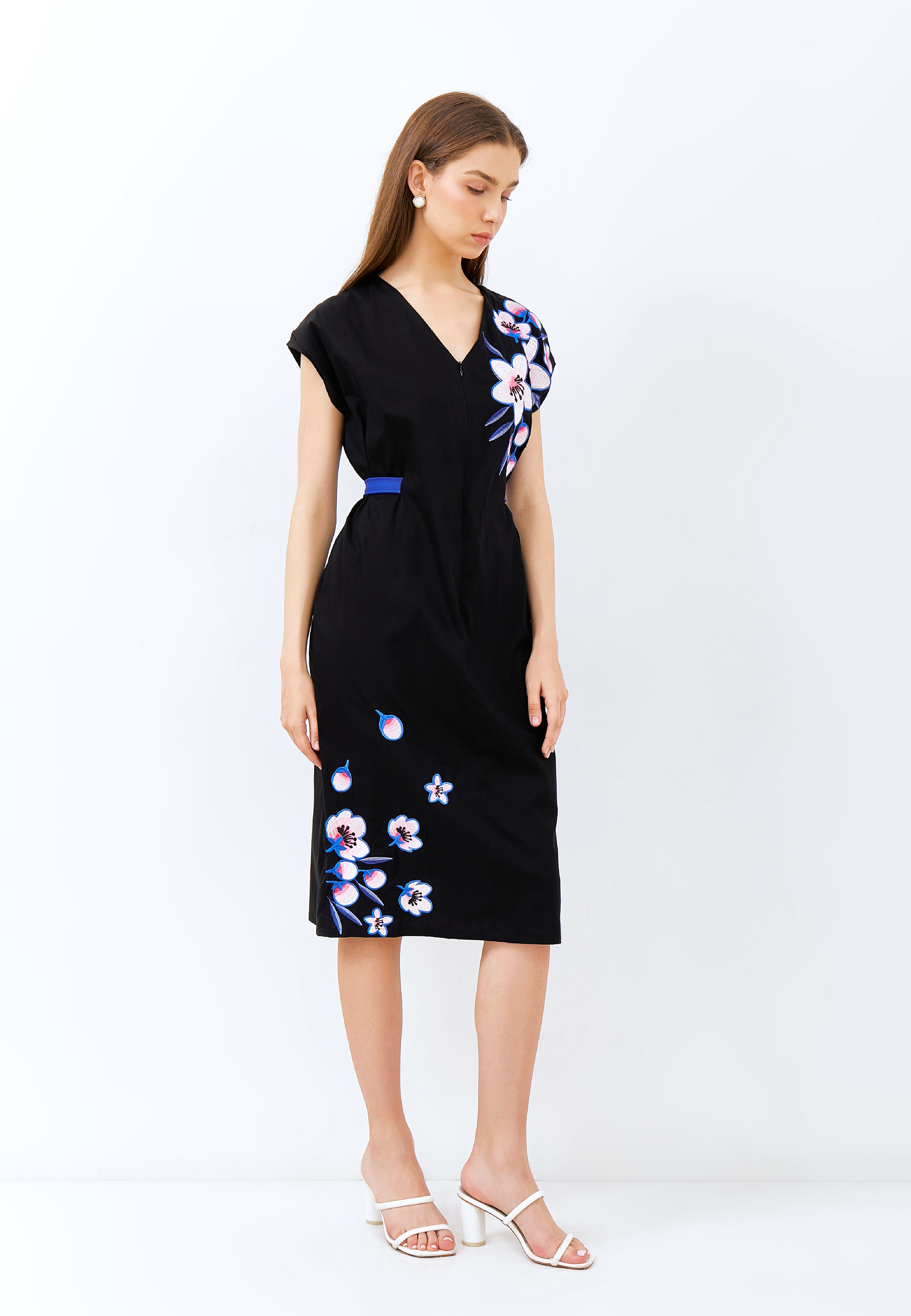 CHERRY BLOSSOM Embroidery Black Kimono Straight